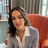 Elizabeth Henstridge's YouTube profile picture