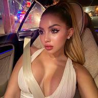 Alexa Dellanos's YouTube profile picture