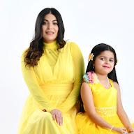 Sara and Naya I سارة و نايا's YouTube profile picture
