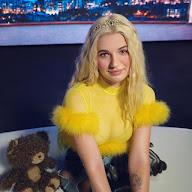Uliana Royce's YouTube profile picture